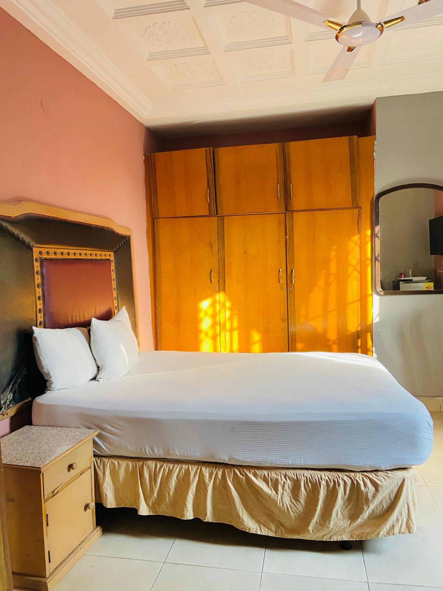 Heavens Gate Hotel Accra Kültér fotó