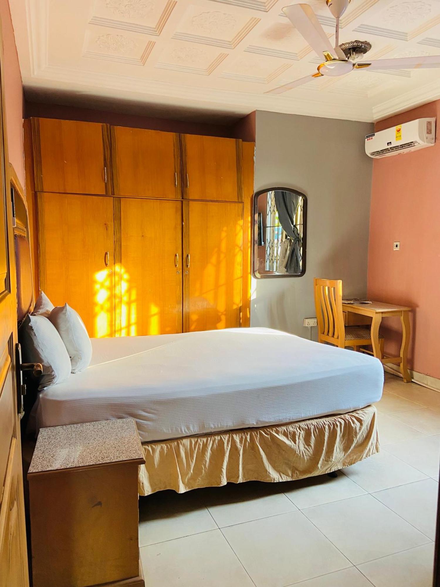 Heavens Gate Hotel Accra Kültér fotó
